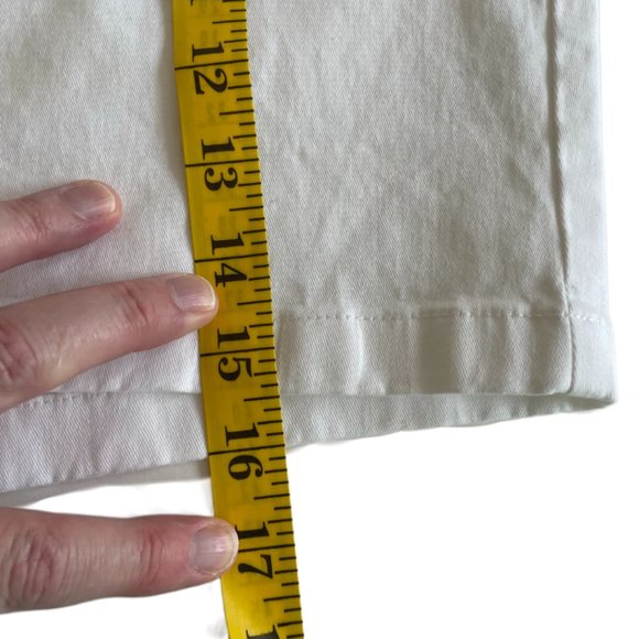 a.n.a. Women's Plus-Size 26 Mid Rise Chino Short 4.5" - WHITE - Picture 8 of 12